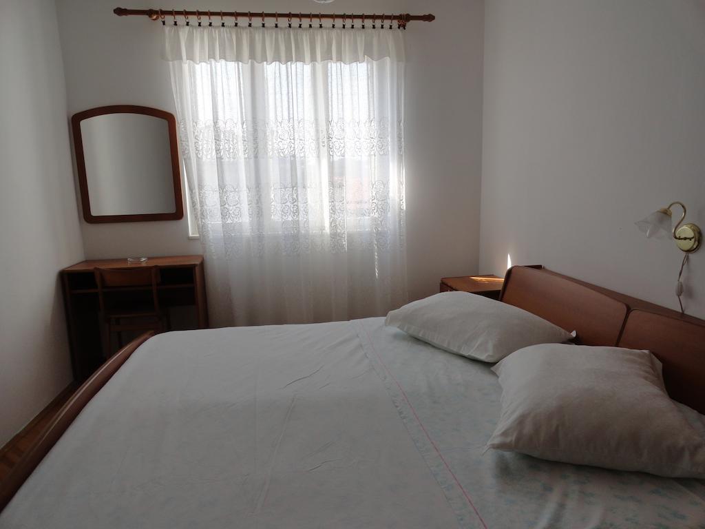 Apartments & Rooms Karmela Banjol Room photo