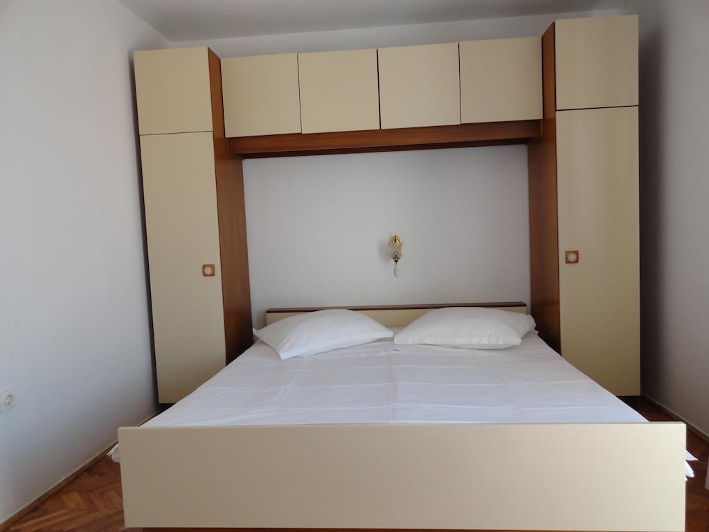 Apartments & Rooms Karmela Banjol Room photo