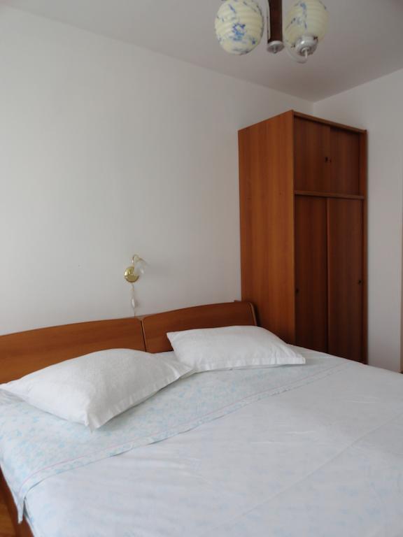 Apartments & Rooms Karmela Banjol Room photo